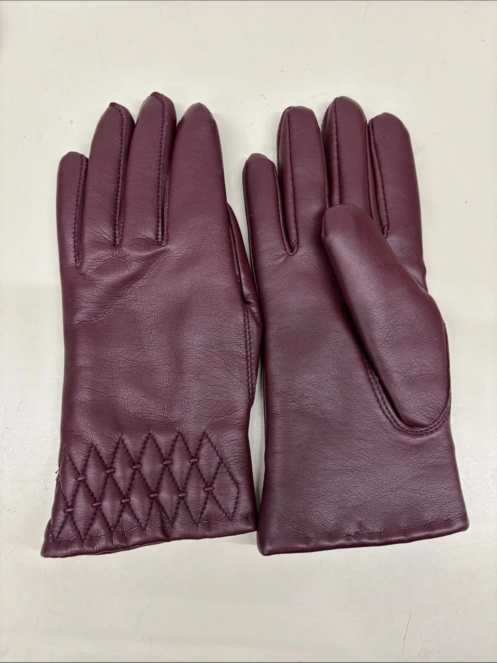 Women's Quilted Leather Gloves in Deep Plum